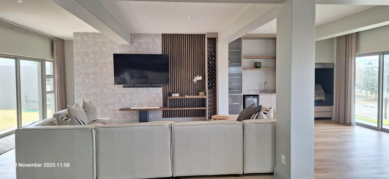 5 Bedroom Property for Sale in Outeniqua Strand Western Cape